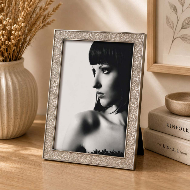 Portafoto da tavolo con cornice in metallo e strass dal design moderno