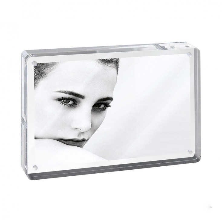 Portafoto da tavolo in plexiglass dal design minimalista