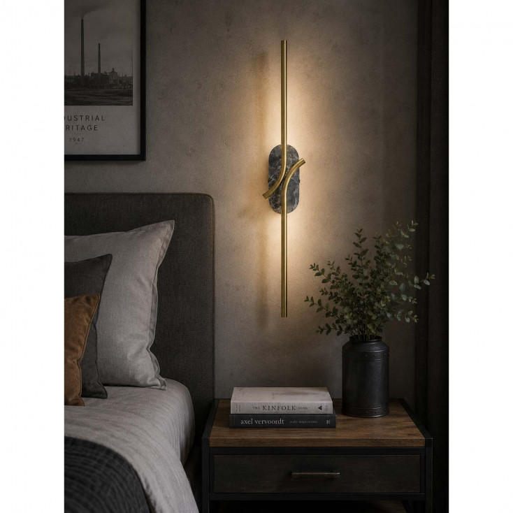 Applique a muro a LED con struttura in metallo dal design moderno