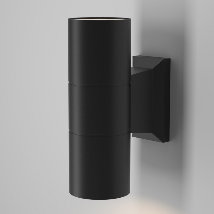 Applique alta per esterni moderna con struttura in metallo e diffusore in vetro