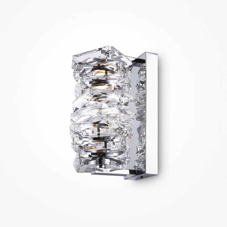 Applique da parete a LED in metallo e diffusore in vetro dal design elegante