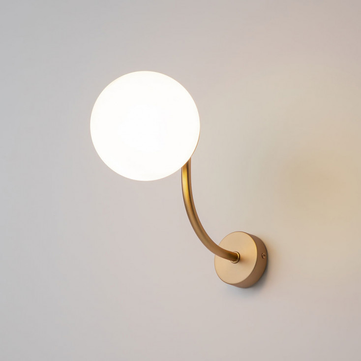 Applique da parete con diffusore in vetro a boccia in stile moderno