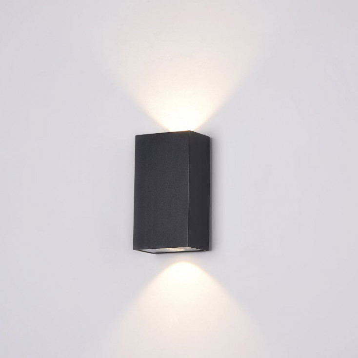 Applique per esterni con struttura metallica diffusore con lampada a LED