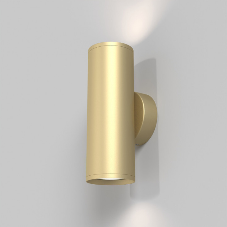 Lampada da parete con diffusore alto in alluminio dal design moderno ed elegante