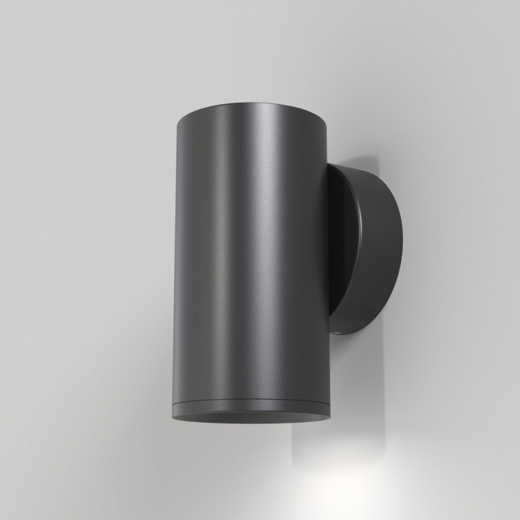 Lampada da parete con diffusore in alluminio dal design moderno ed elegante