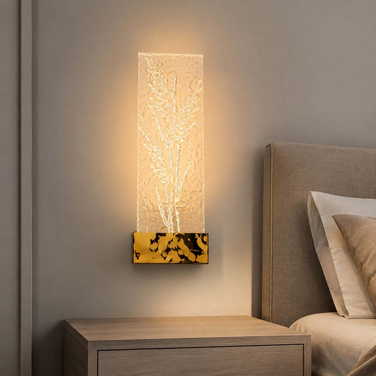 Lampada da parete in metallo con diffusore in acrilico a led