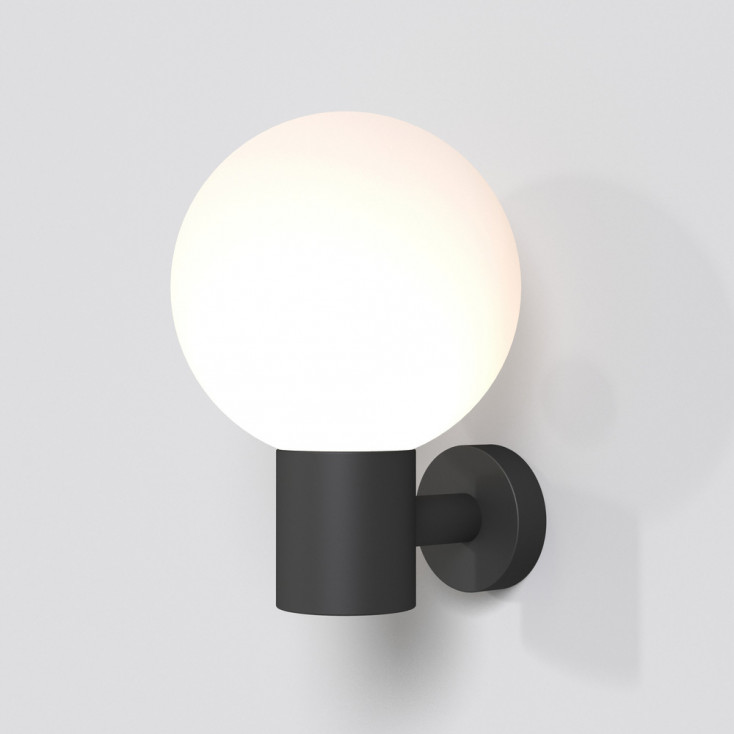 Lampada da parete per esterno con diffusore a boccia in pvc dal design moderno