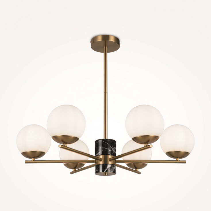 Lampadario con struttura in metallo e marmo dal design moderno