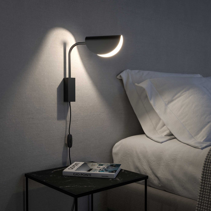 Applique da parete con diffusore singolo in metallo dal design moderno