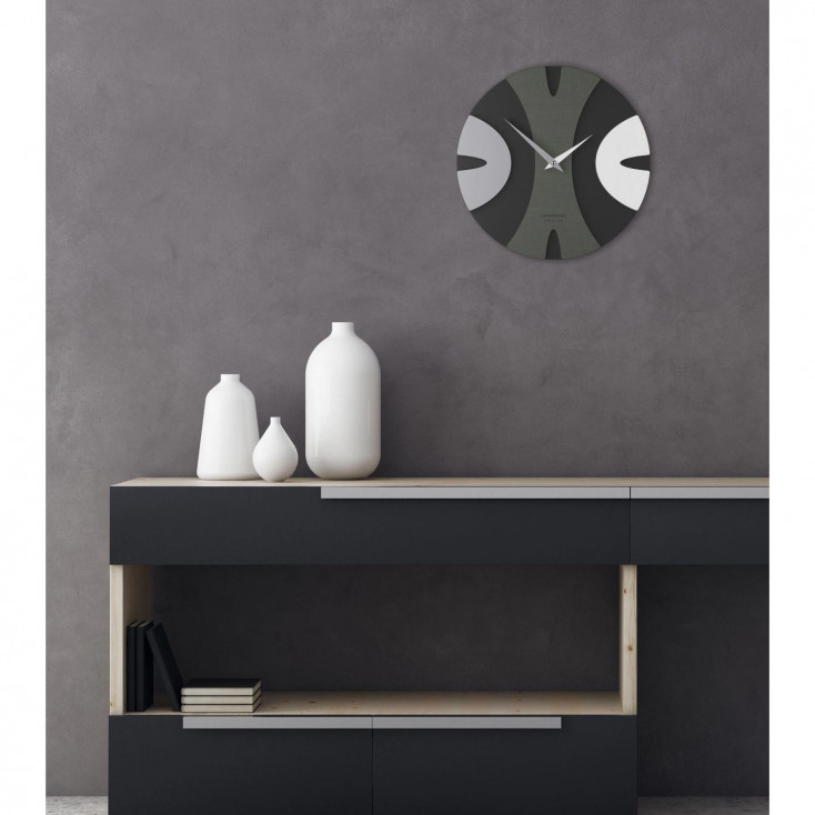 Orologio da parete rotondo in legno dal design moderno ed elegante
