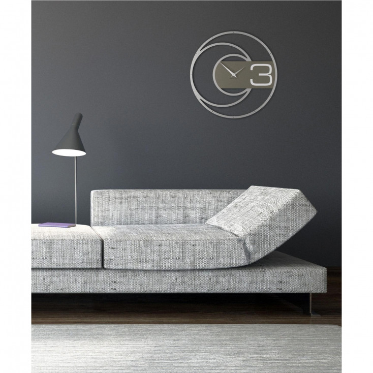 Orologio da parete in legno dallo stile moderno e minimalista