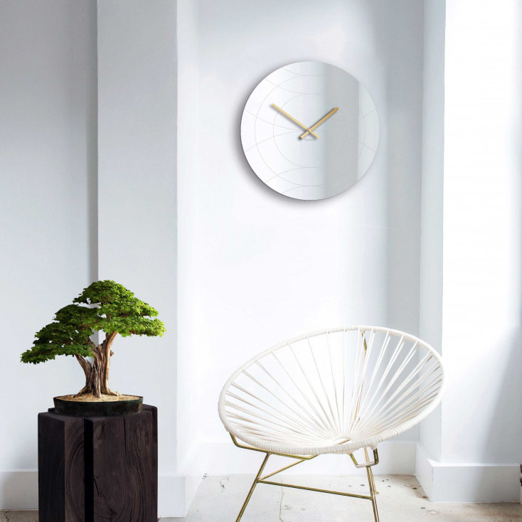 Orologio da parete grande rotondo in metallo specchiato dal design moderno
