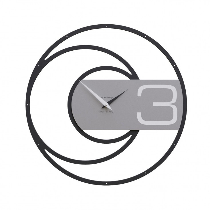 Orologio da parete in legno dallo stile moderno e minimalista