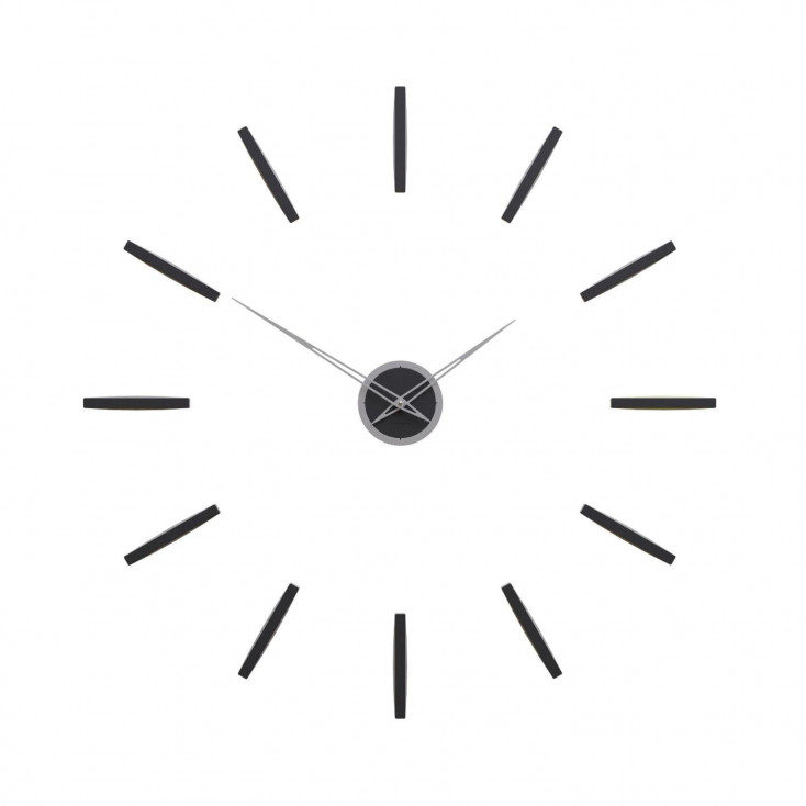 Orologio da parete in legno dal design moderno e minimalista