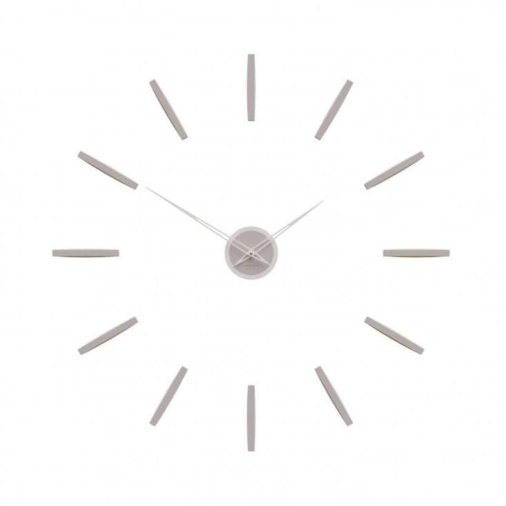 Orologio da parete in legno dal design moderno e minimalista