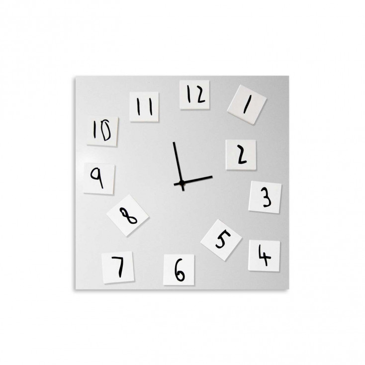 Orologio da parete moderno in metallo con numeri magnetici movibili "CHANGING"