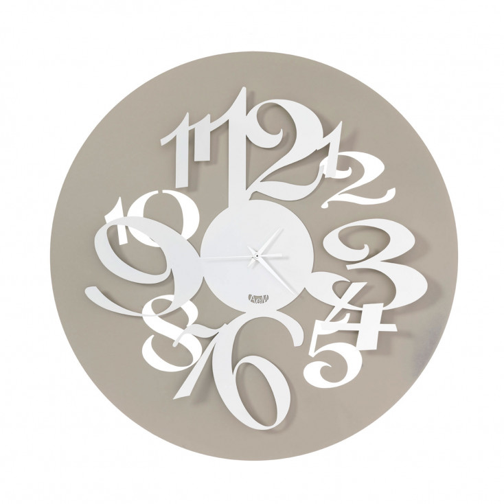 Orologio da parete con numeri grandi con effetto tridimensionale "Focus"