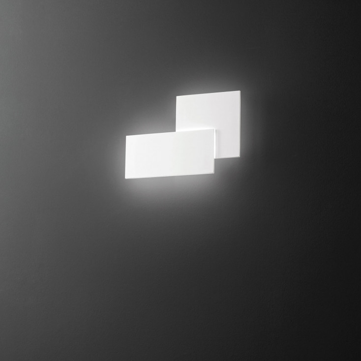 Applique a led con struttura e diffusori sovraposti in metallo