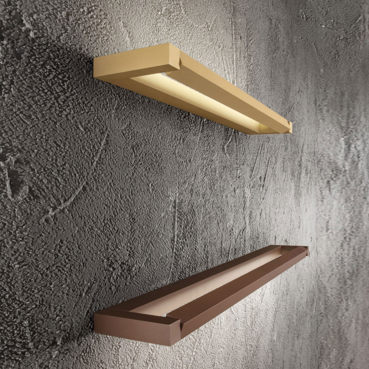 Applique a LED da parete lineare media in metallo e diffusore in acrilico