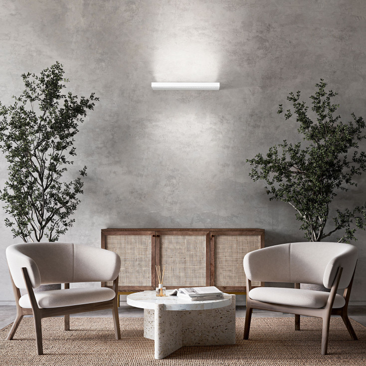 Applique a led grande con struttura in metallo e diffusore in acrilico