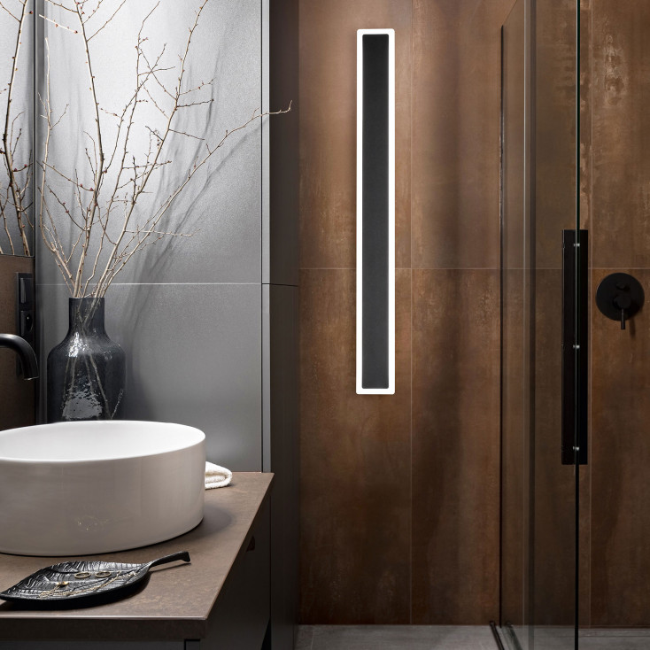 Applique a led grande lineare con struttura in metallo e diffusore in acrilico