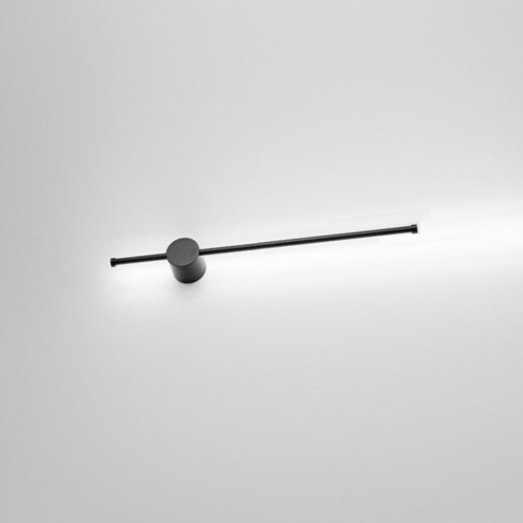 Applique a led piccola lineare con struttura in metallo e diffusore in acrilico