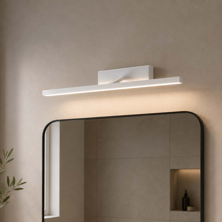 Applique a led piccola struttura in metallo e diffusore in acrilico orientabile