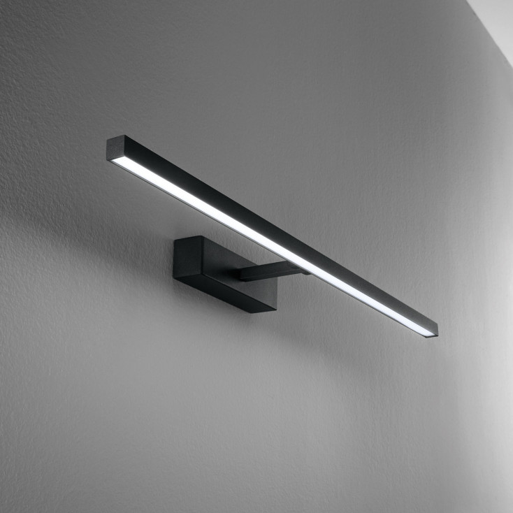 Applique a led piccola struttura in metallo e diffusore in acrilico orientabile