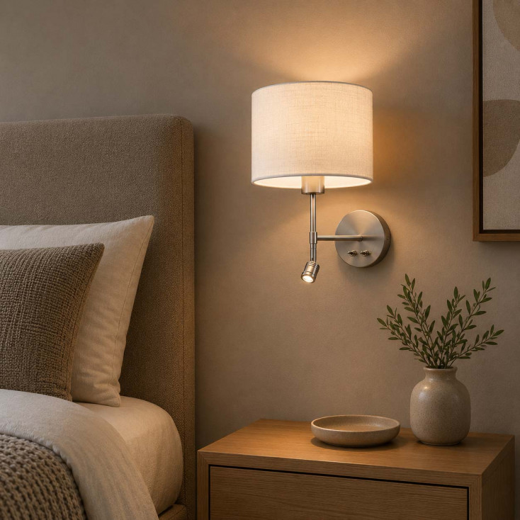 Applique cromo spazzolato con paralume in tessuto e braccio luminoso a LED