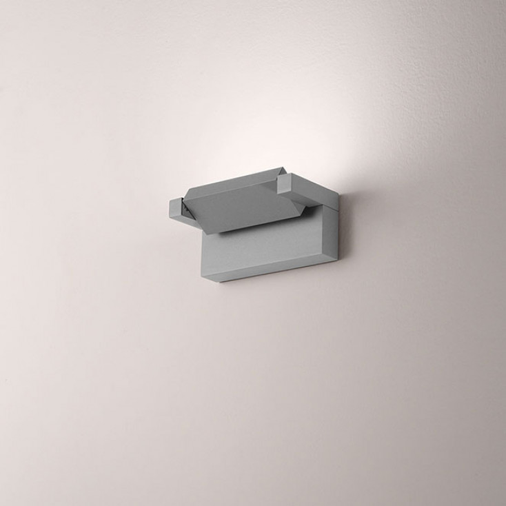 Applique da esterno a led piccola con struttura in metallo e diffusore in vetro