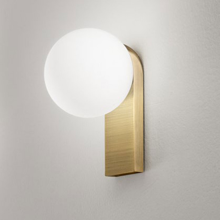 Applique da parete a led con struttura in metallo e diffusore a boccia di vetro