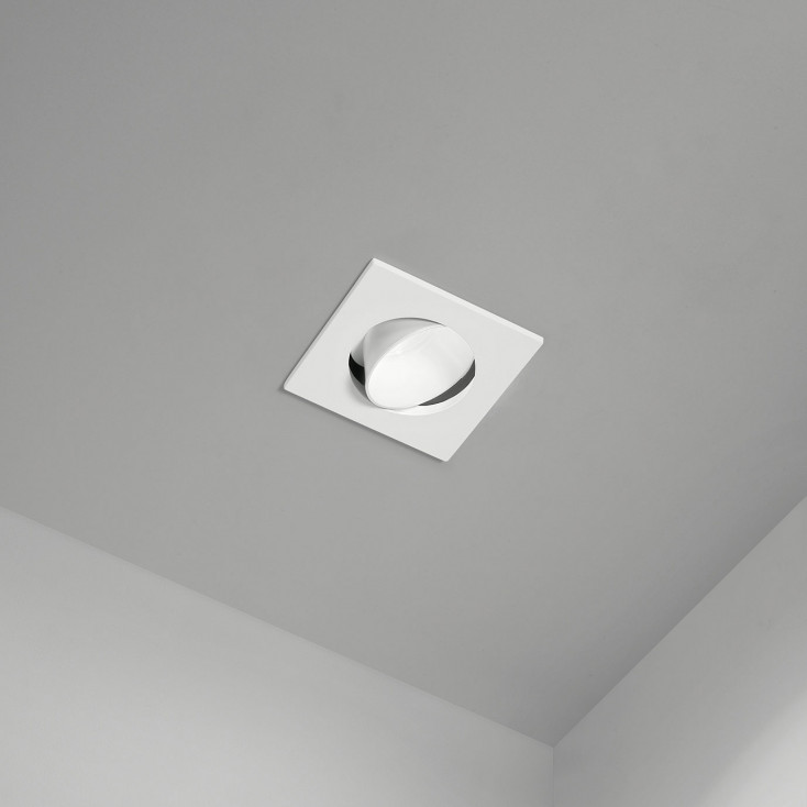 Faretto da incasso con struttura in metallo quadrata diffusore orientabile