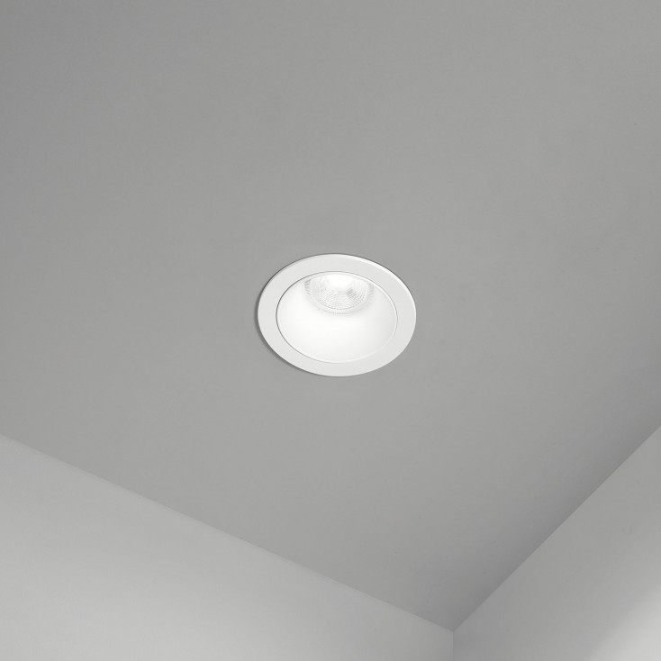 Faretto da incasso con struttura in metallo rotonda diffusore fisso