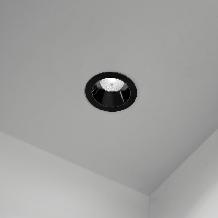 Faretto da incasso con struttura in metallo rotonda diffusore fisso