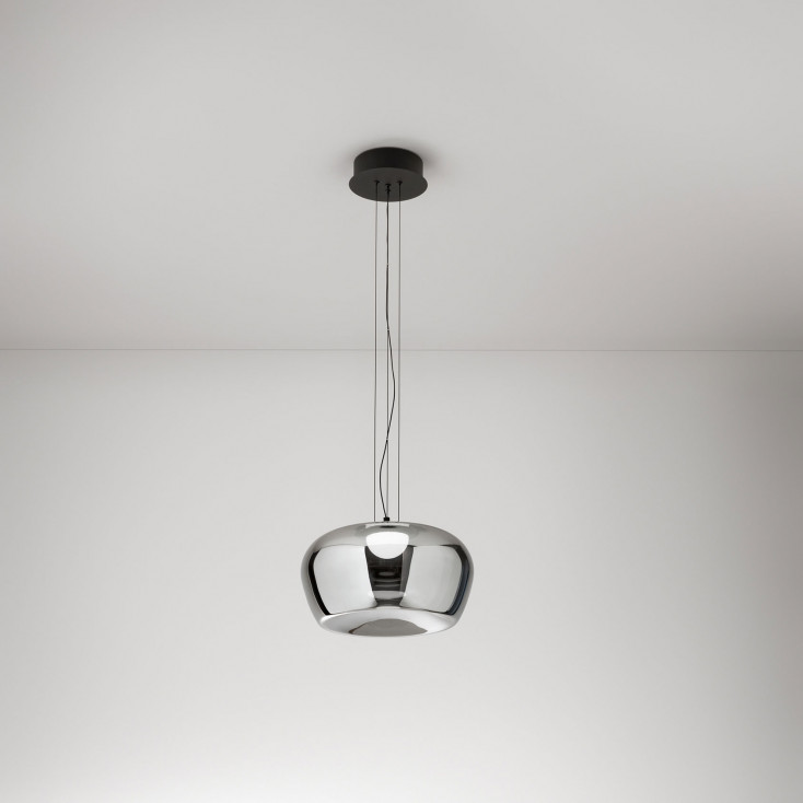 Lampada a sospensione a led con struttura in metallo e diffusore in vetro