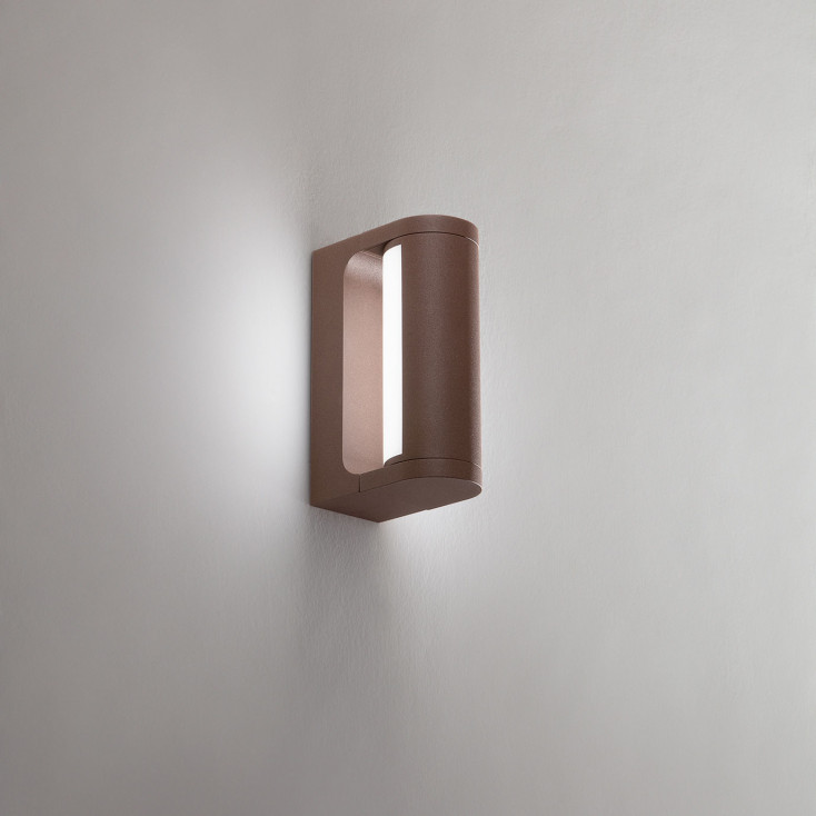 Lampada da parete per esterno a led in metallo e diffusore in acrilico
