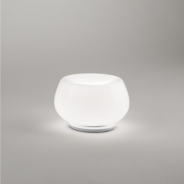 Lampada da tavolo a led con struttura in metallo e diffusore in vetro