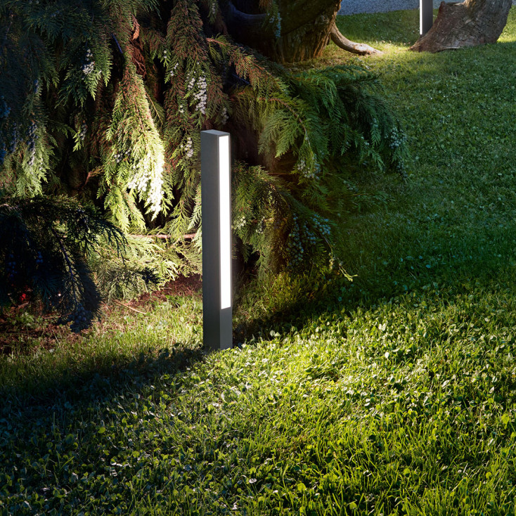 Paletto LED da giardino moderno a led in metallo e diffusore in acrilico