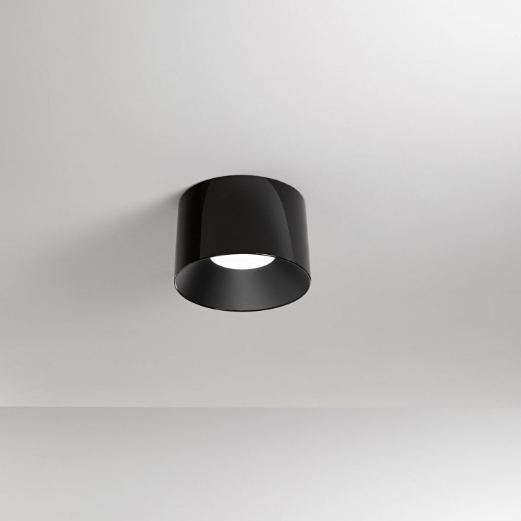 Plafoniera a led con struttura cilindrica in metallo dal design moderno