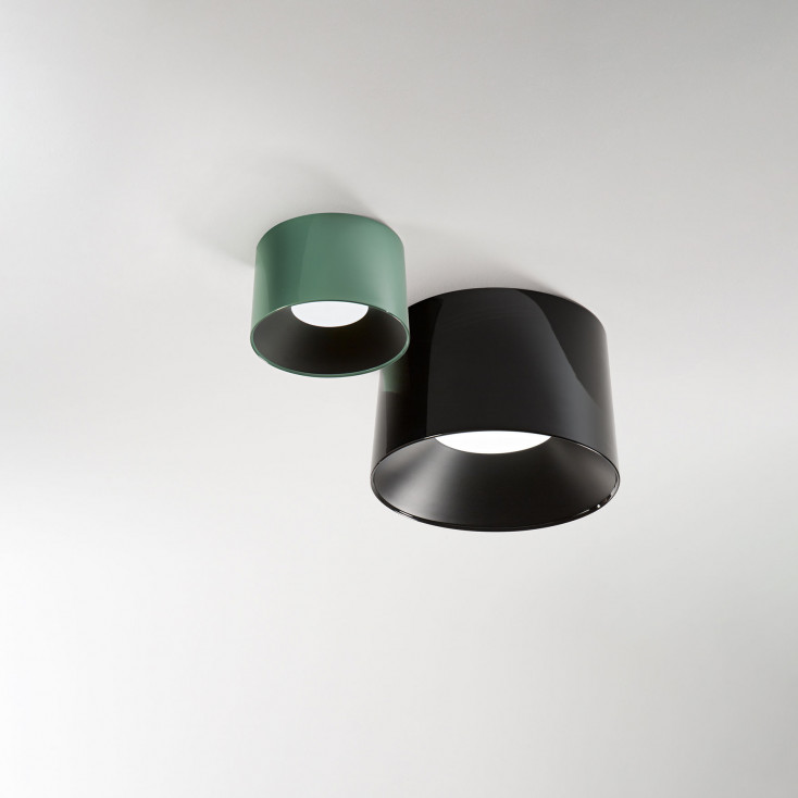 Plafoniera a led con struttura cilindrica in metallo dal design moderno