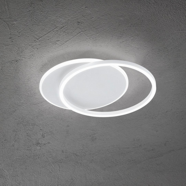 Plafoniera a led grande con struttura in metallo dal design moderno