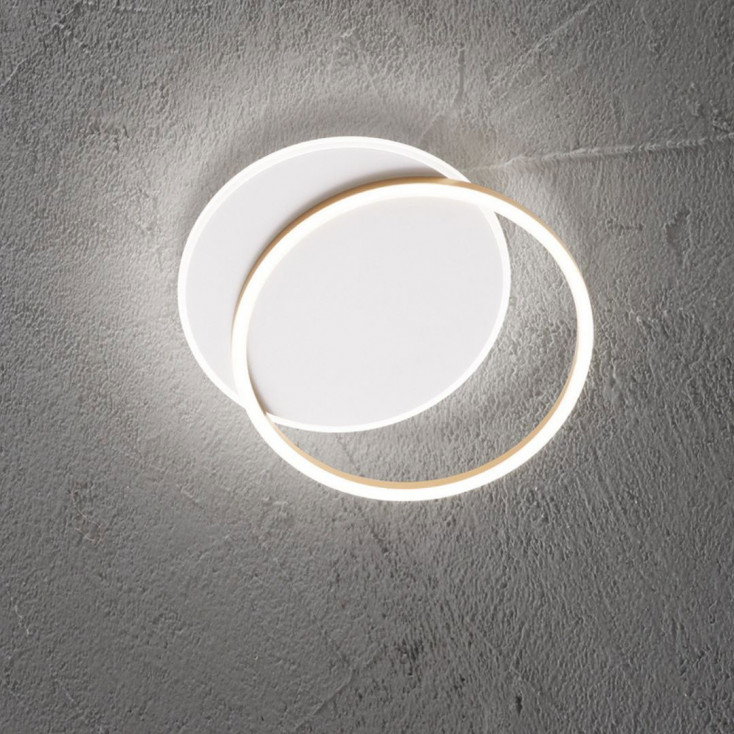 Plafoniera a led grande con struttura in metallo dal design moderno