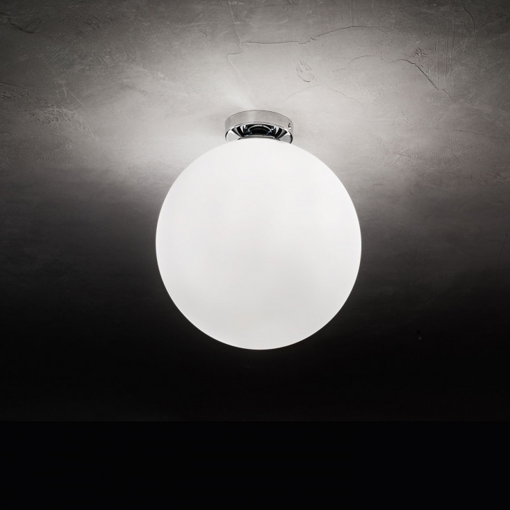 Plafoniera da soffitto moderna in metallo con diffusore in vetro a boccia