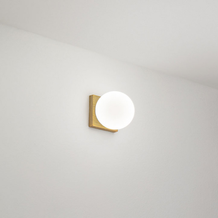 Plafoniera da soffitto moderna in metallo e diffusore a boccia in vetro
