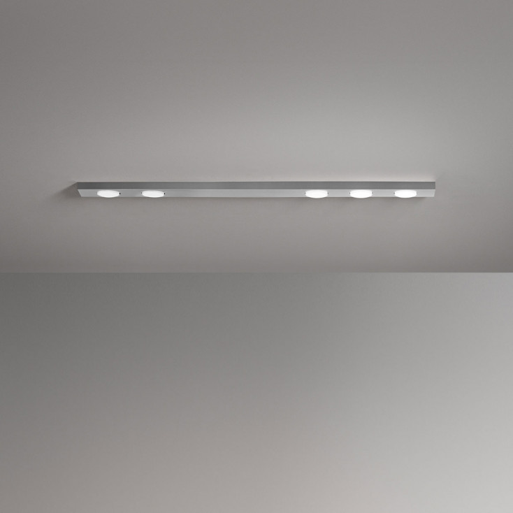 Plafoniera grande con struttura in metallo dal design minimal