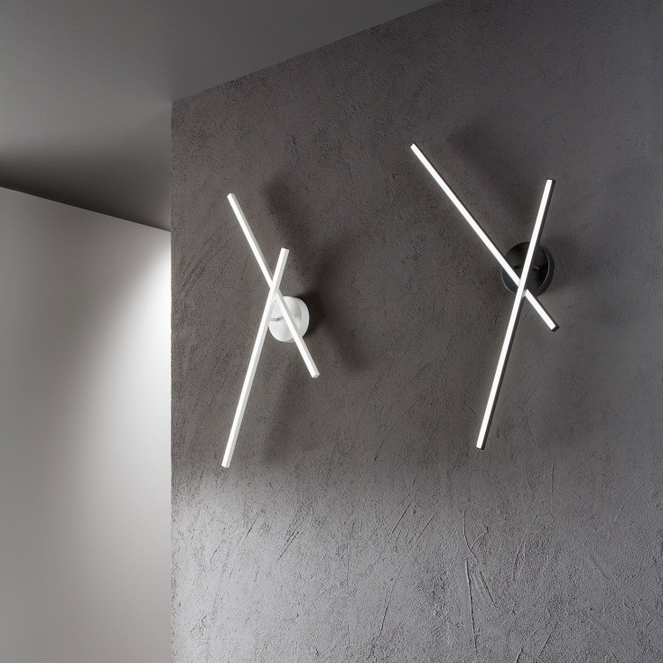 Plafoniera led piccola in metallo e diffusore in acrilico dal design moderno