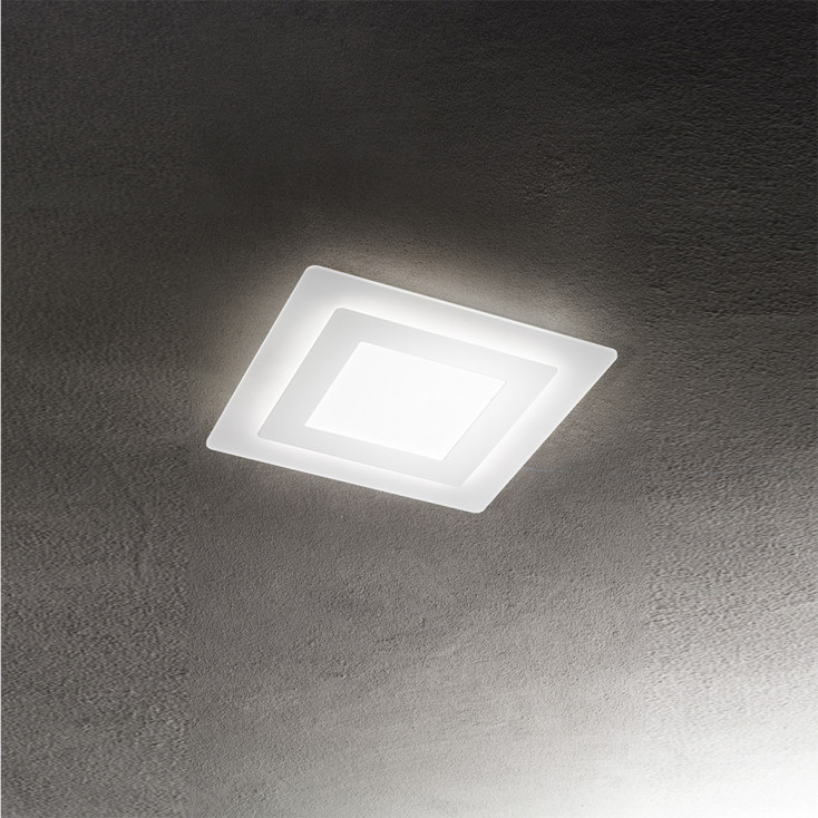 Plafoniera grande moderna con diffusore quadrato a led e struttura in alluminio