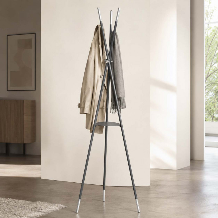 Appendiabiti da terra per ingresso dal design originale con treppiede in acciaio