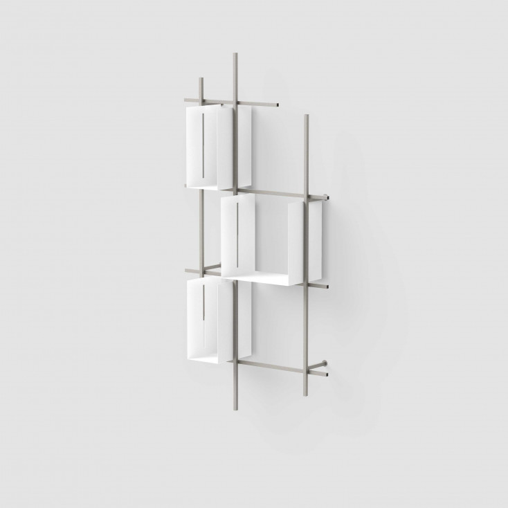 Libreria da parete con struttura e contenitori in acciaio dal design moderno