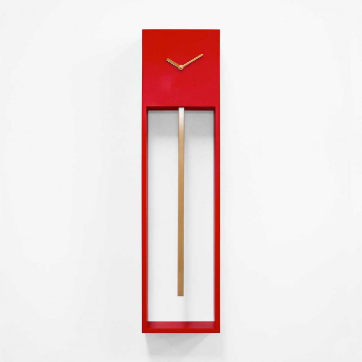 Orologio da parete a pendolo con struttura moderna ed elegante